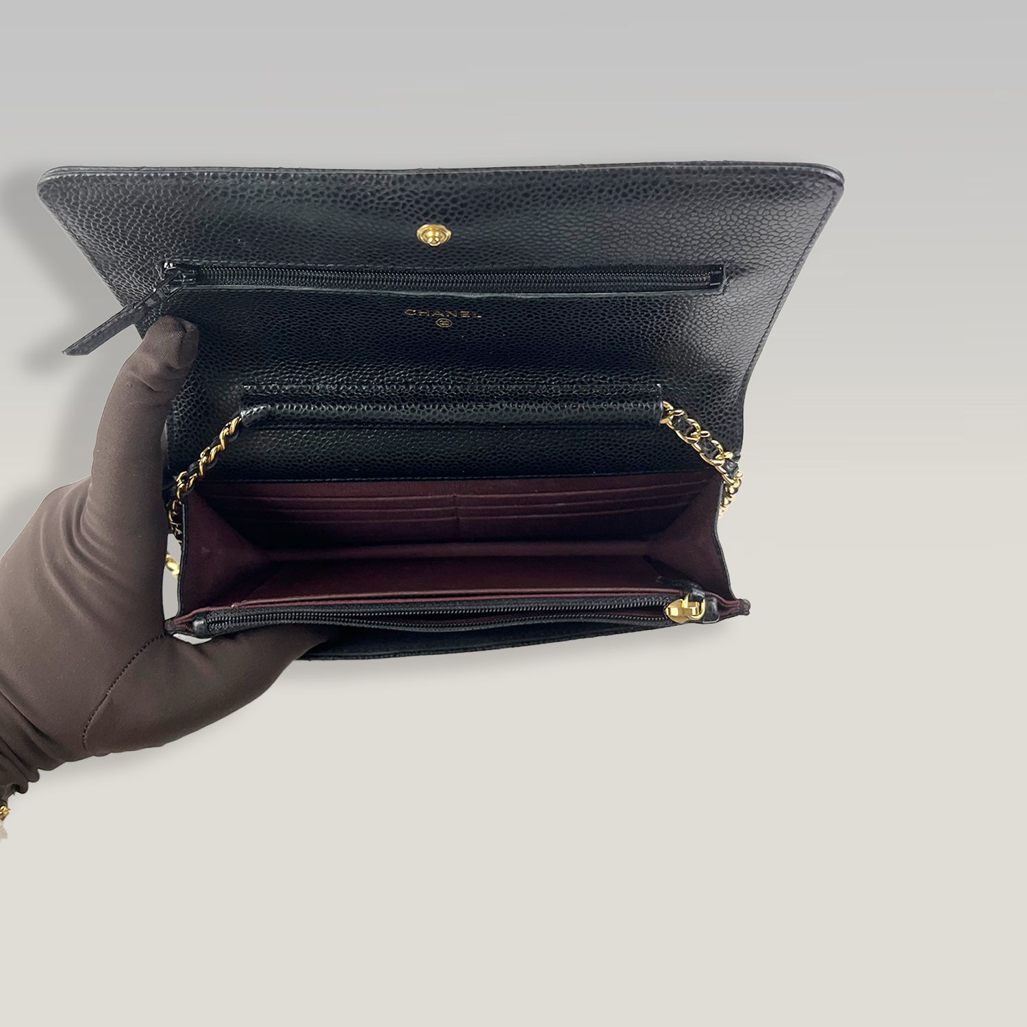 CHANEL WOC Wallet on Chain in Pelle Caviar Nera con Logo CC Oro