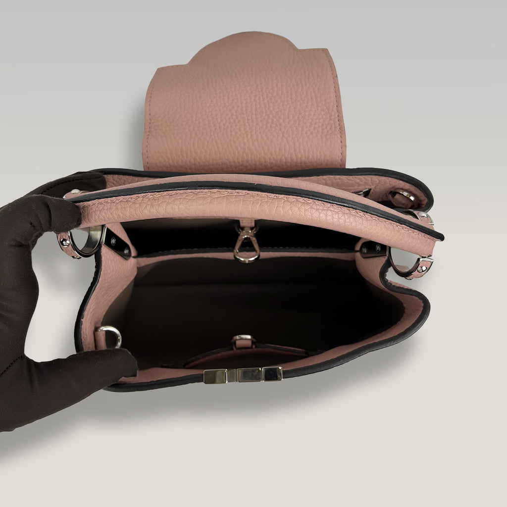 Louis Vuitton Capucines Borsa Donna in Pelle Martellata Rosa Cipria con Hardware Argento