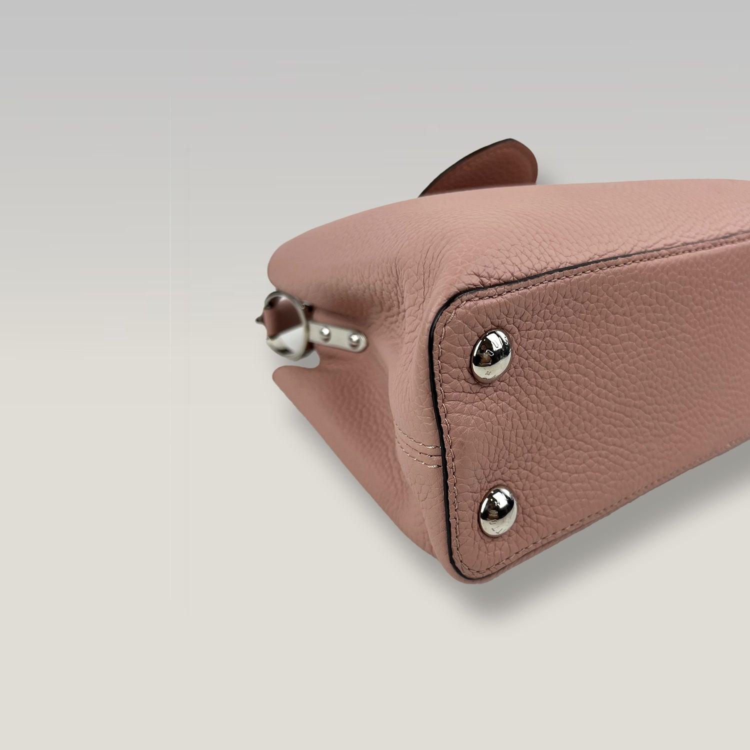 Louis Vuitton Capucines Borsa Donna in Pelle Martellata Rosa Cipria con Hardware Argento