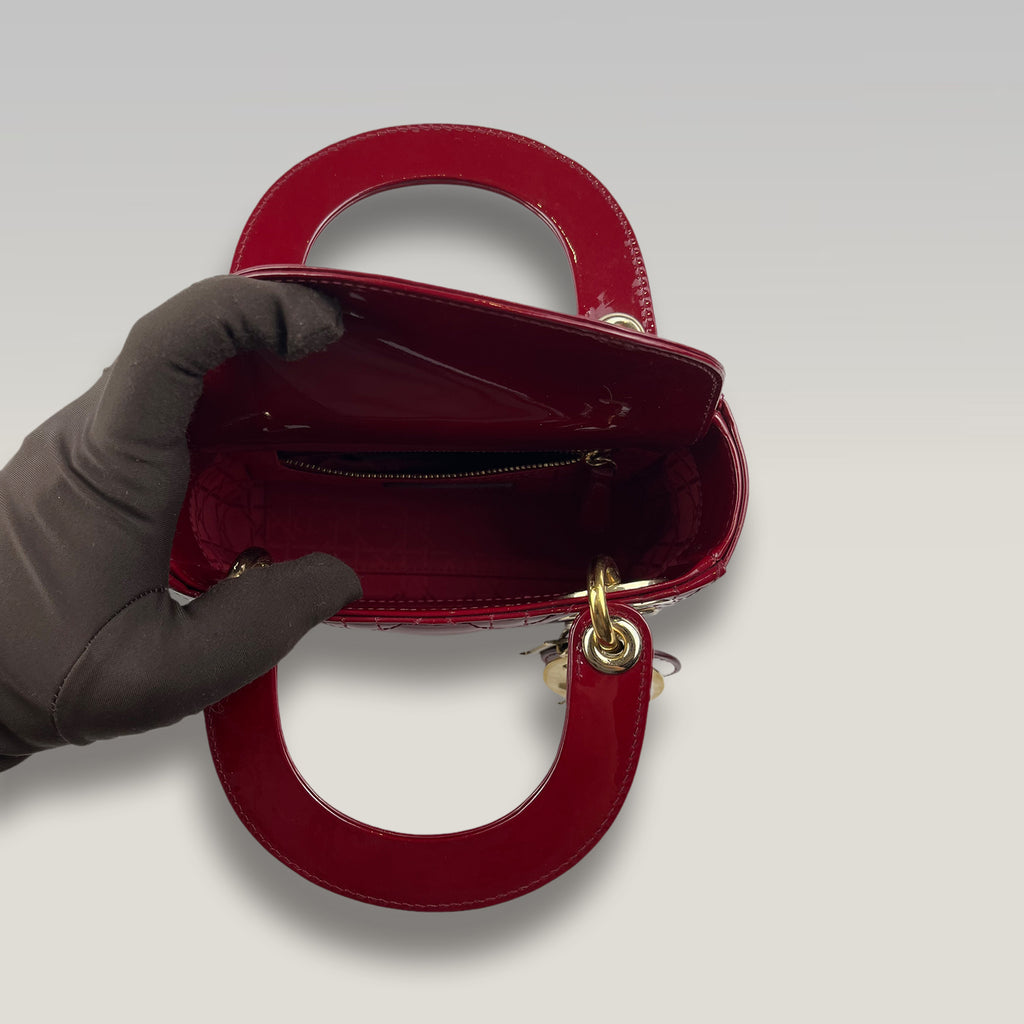 Dior Lady Dior Mini 3 Riquadri in Vernice Rossa con Impunture Cannage e Hardware Dorato