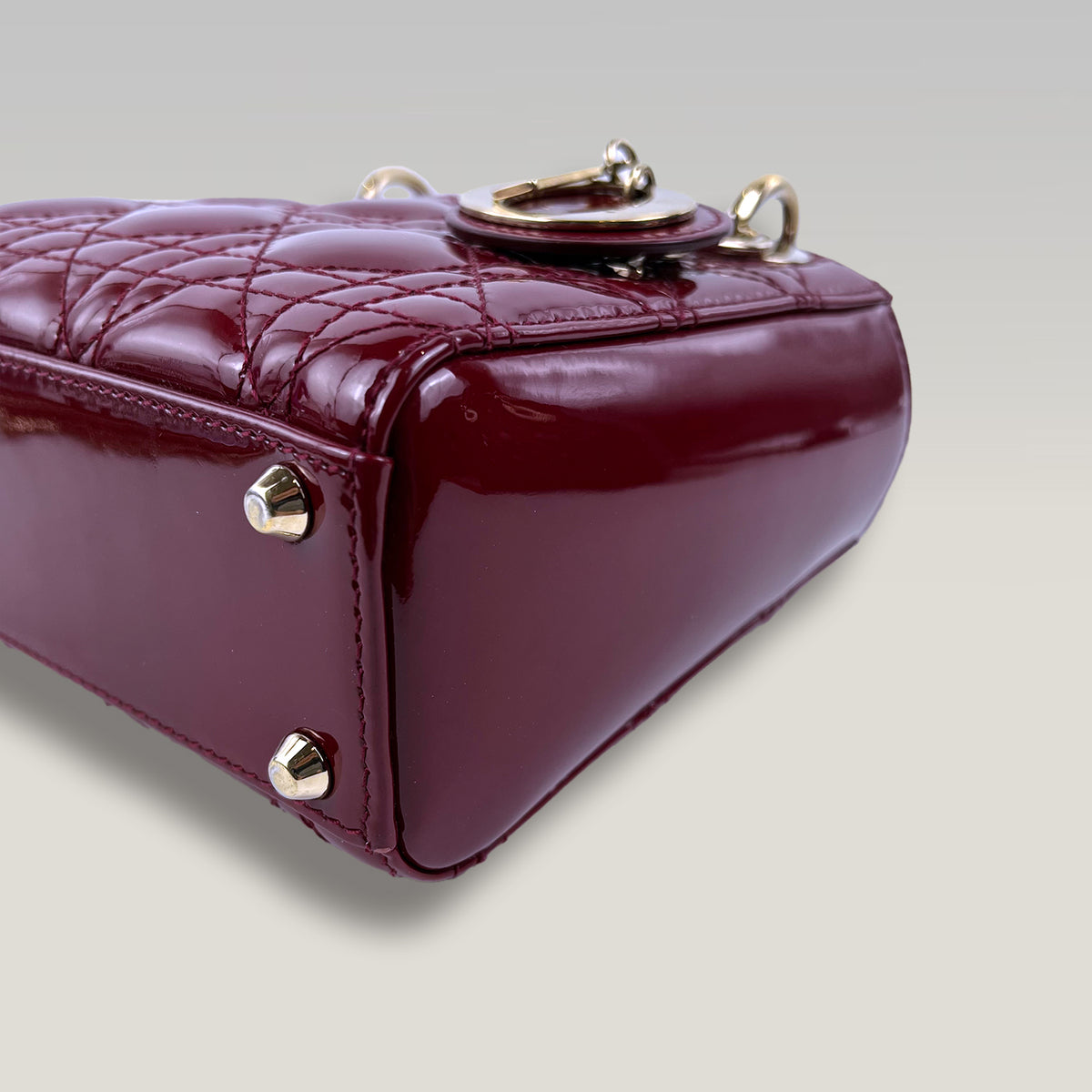 Dior Lady Dior Mini 3 Riquadri in Vernice Rossa con Impunture Cannage e Hardware Dorato