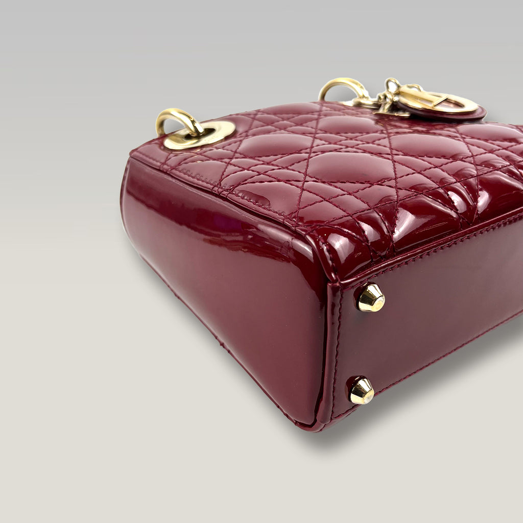Dior Lady Dior Mini 3 Riquadri in Vernice Rossa con Impunture Cannage e Hardware Dorato