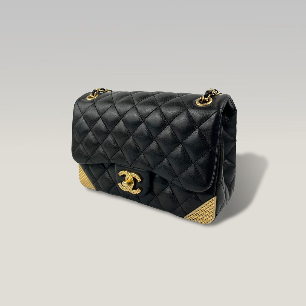 CHANEL Classic Flap Piccola Nera in Pelle Trapuntata con Hardware Dorato e Card di Autenticità