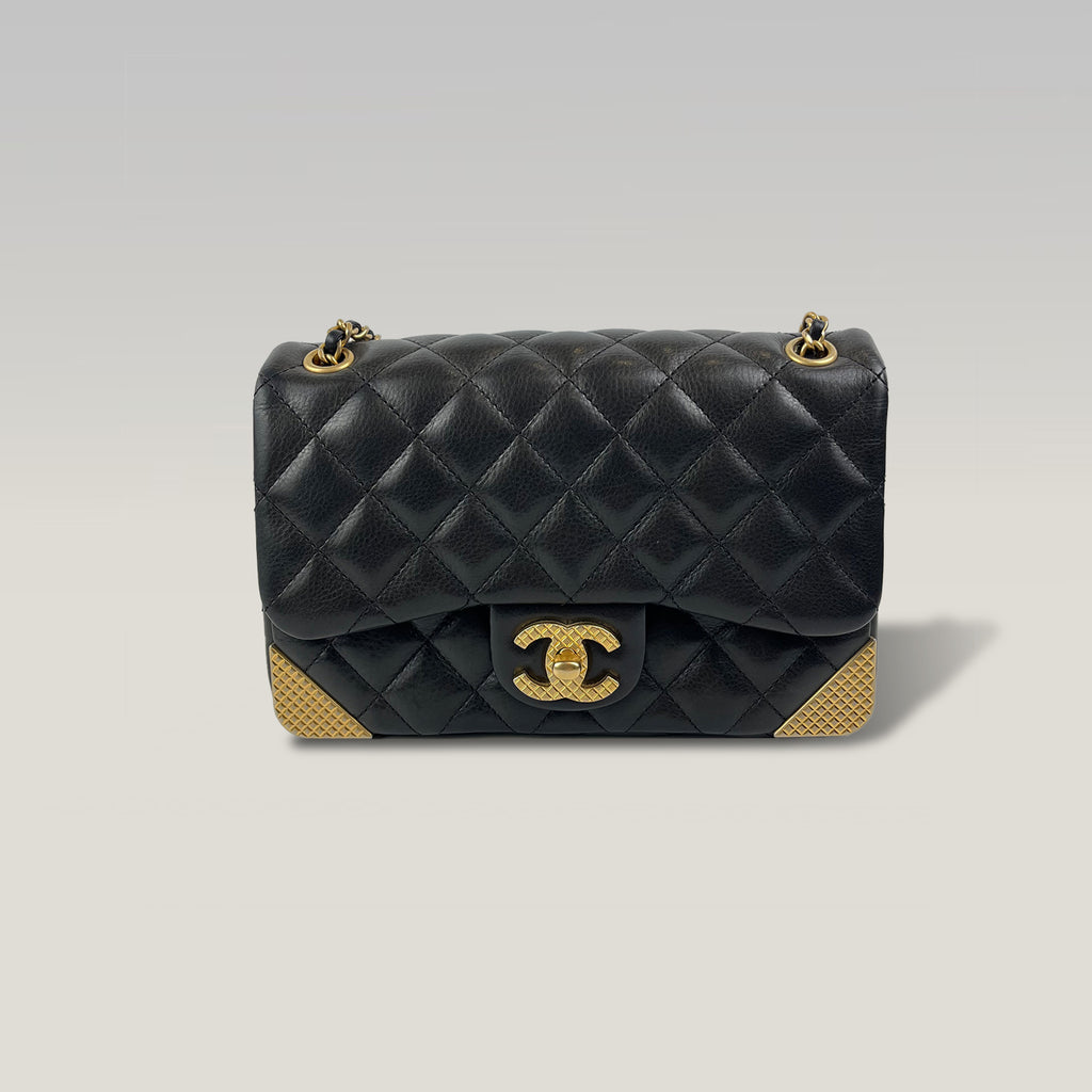 CHANEL Classic Flap Piccola Nera in Pelle Trapuntata con Hardware Dorato e Card di Autenticità