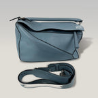 Loewe Puzzle Bag Medium Azzurra in Pelle Liscia con Tracolla Regolabile