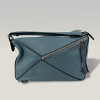 Loewe Puzzle Bag Medium Azzurra in Pelle Liscia con Tracolla Regolabile