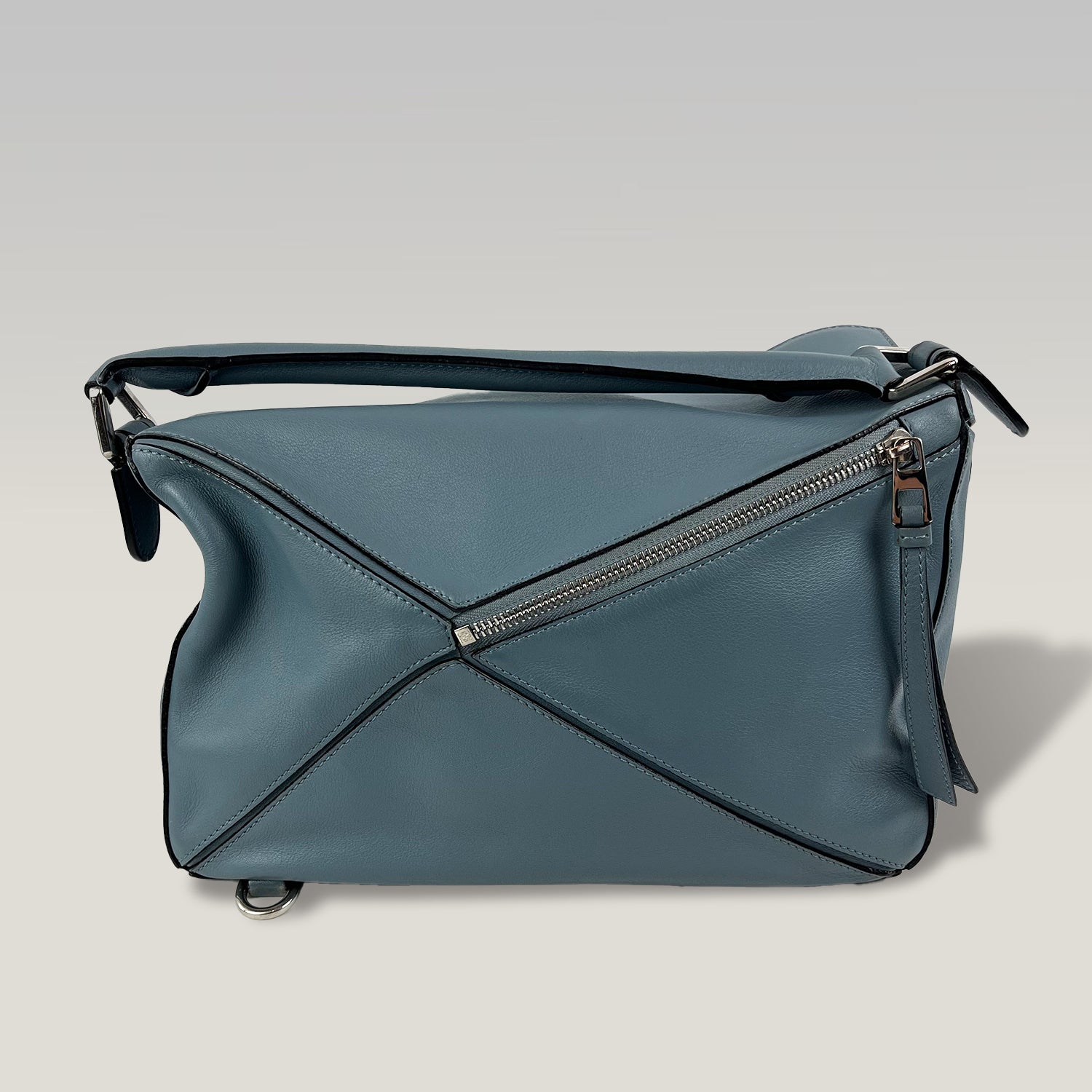 Loewe Puzzle Bag Medium Azzurra in Pelle Liscia con Tracolla Regolabile