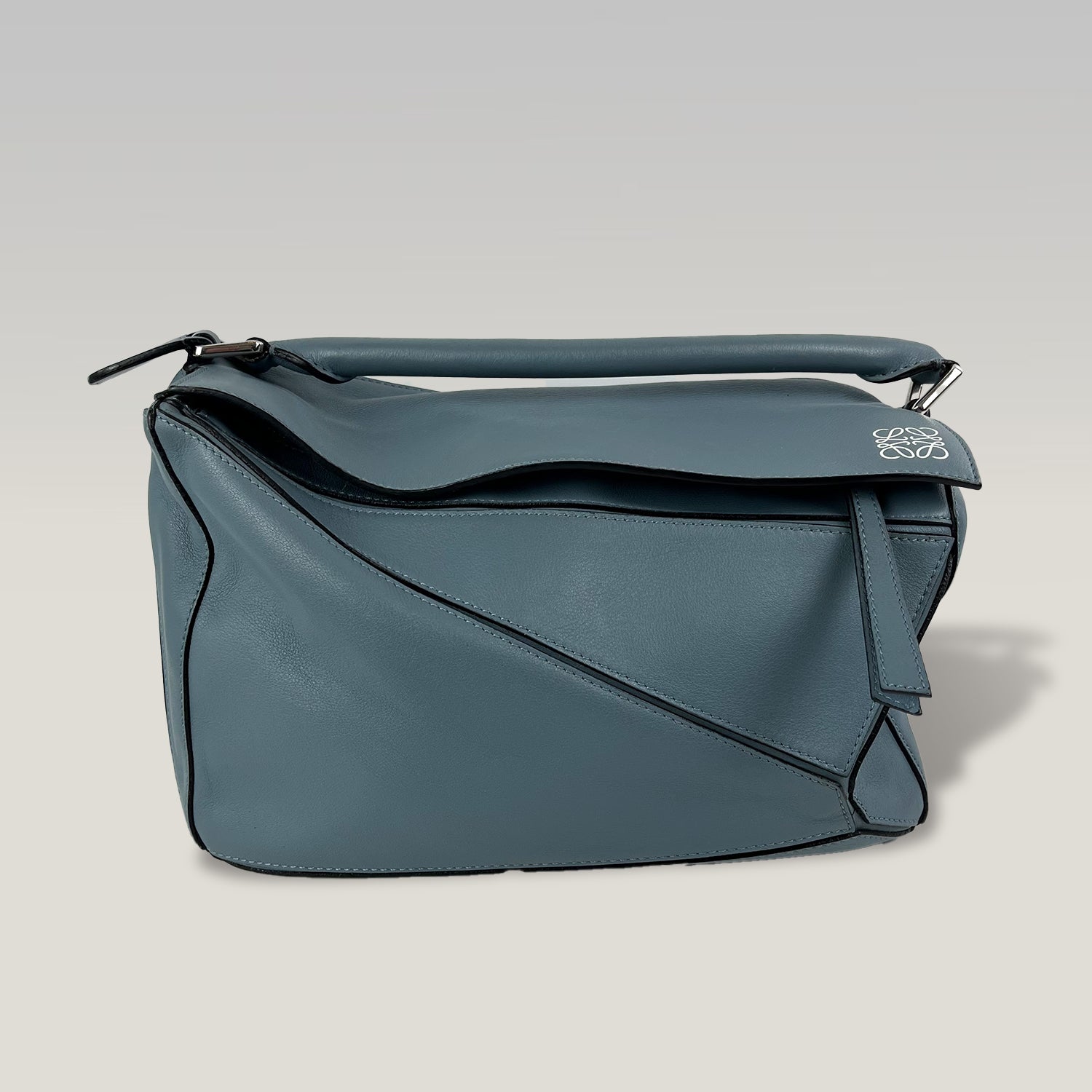 Loewe Puzzle Bag Medium Azzurra in Pelle Liscia con Tracolla Regolabile