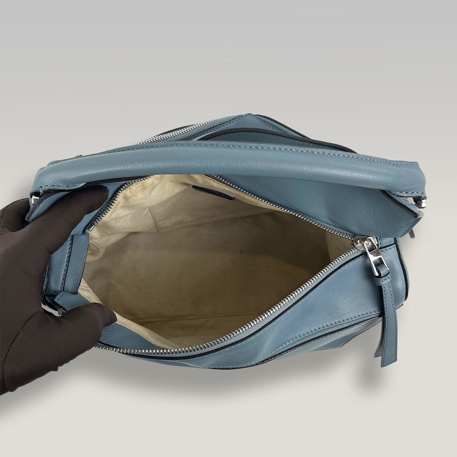 Loewe Puzzle Bag Medium Azzurra in Pelle Liscia con Tracolla Regolabile