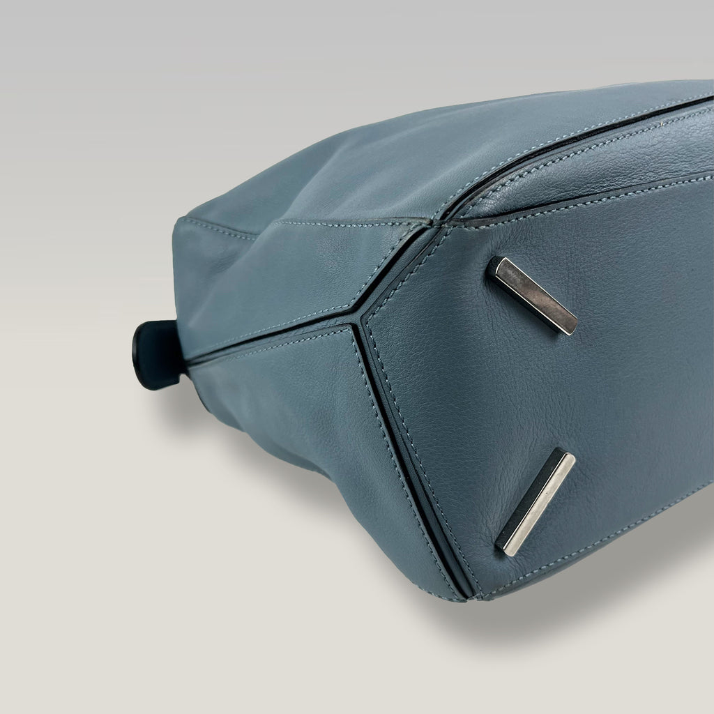 Loewe Puzzle Bag Medium Azzurra in Pelle Liscia con Tracolla Regolabile