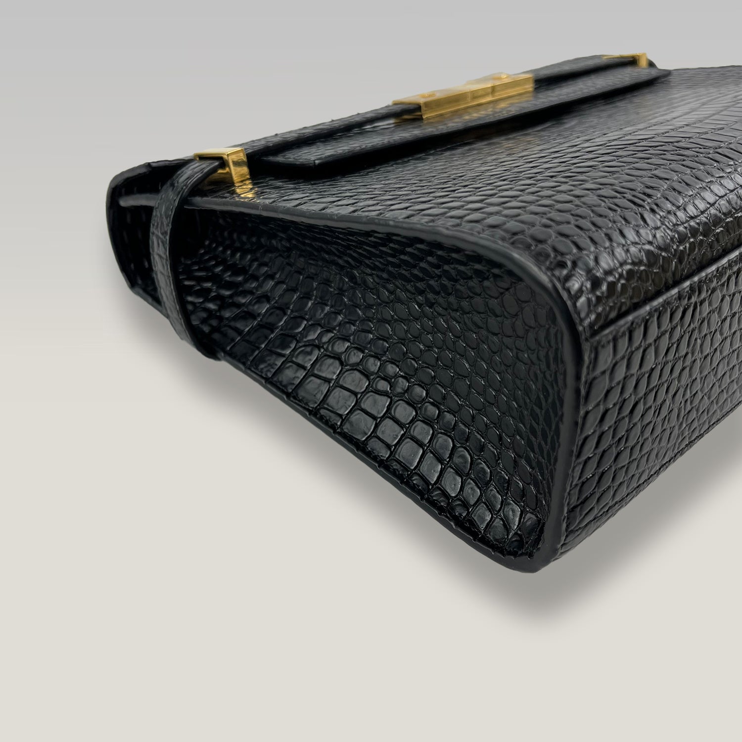 Saint Laurent Manhattan Medium Borsa a Tracolla Nera Effetto Coccodrillo in Pelle con Hardware Dorato
