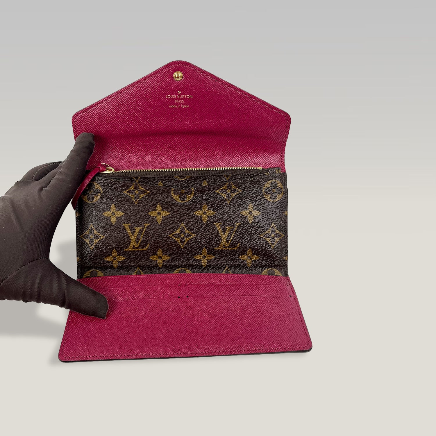 Louis Vuitton portafoglio Monogram con bottone fucsia e tasca estraibile