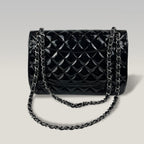 Chanel Classic Flap Jumbo in Pelle Verniciata Nera – Borsa a Spalla Matelassé con Catena 30 cm