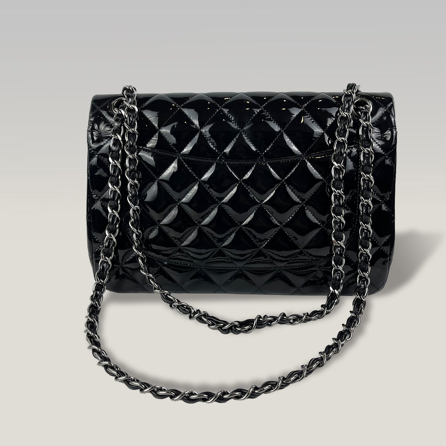 Chanel Classic Flap Jumbo in Pelle Verniciata Nera – Borsa a Spalla Matelassé con Catena 30 cm