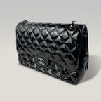 Chanel Classic Flap Jumbo in Pelle Verniciata Nera – Borsa a Spalla Matelassé con Catena 30 cm