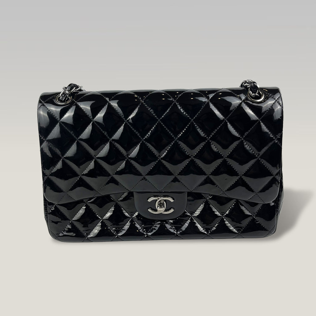 Chanel Classic Flap Jumbo in Pelle Verniciata Nera – Borsa a Spalla Matelassé con Catena 30 cm