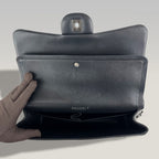 Chanel Classic Flap Jumbo in Pelle Verniciata Nera – Borsa a Spalla Matelassé con Catena 30 cm