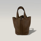 HERMÈS Picotin Lock 18 Gold in Pelle Martellata con Hardware Dorato, Lucchetto e Chiavi – Stamp Z