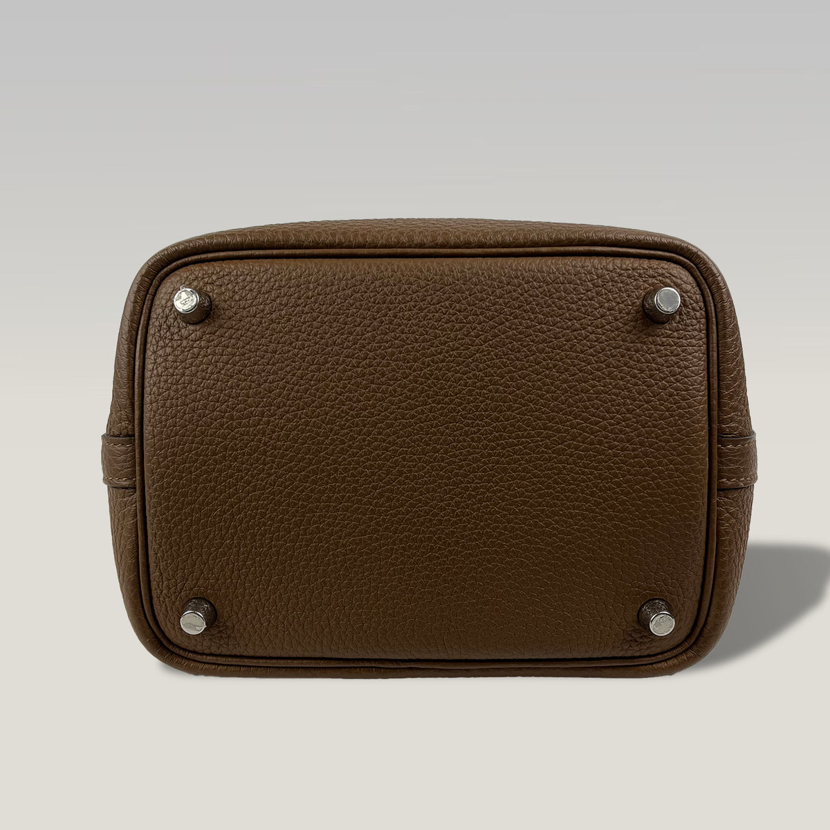 HERMÈS Picotin Lock 18 Gold in Pelle Martellata con Hardware Dorato, Lucchetto e Chiavi – Stamp Z