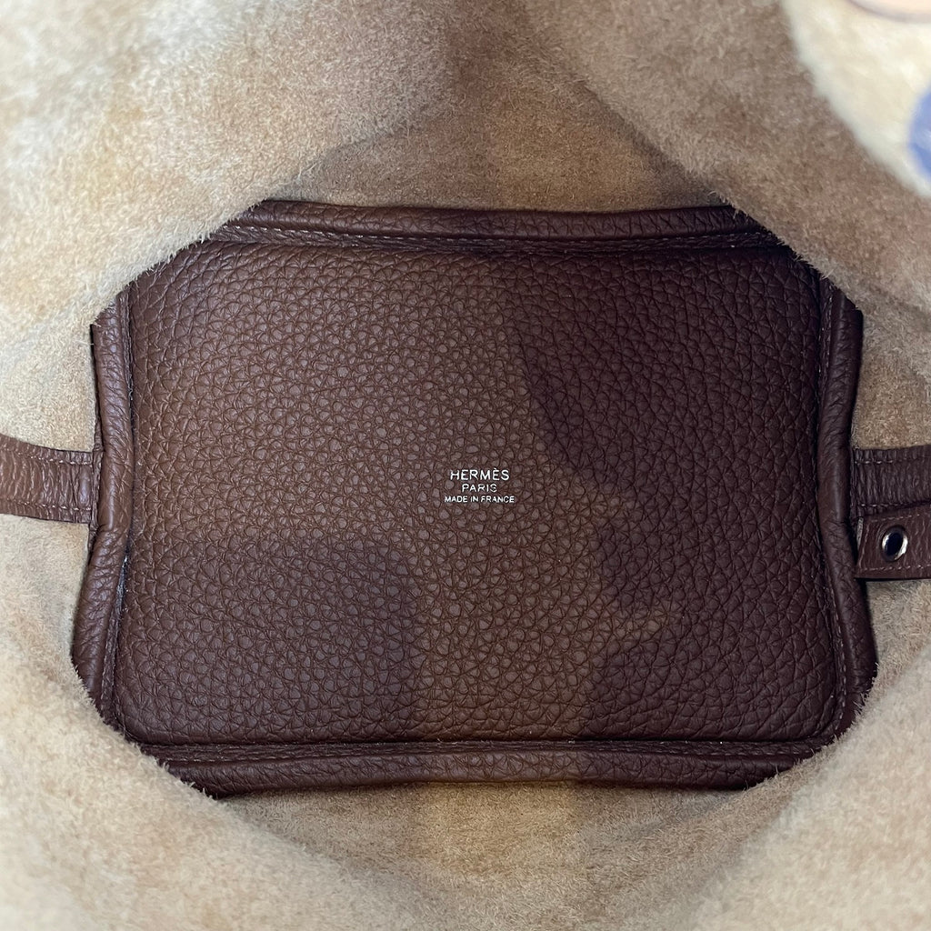 HERMÈS Picotin Lock 18 Gold in Pelle Martellata con Hardware Dorato, Lucchetto e Chiavi – Stamp Z