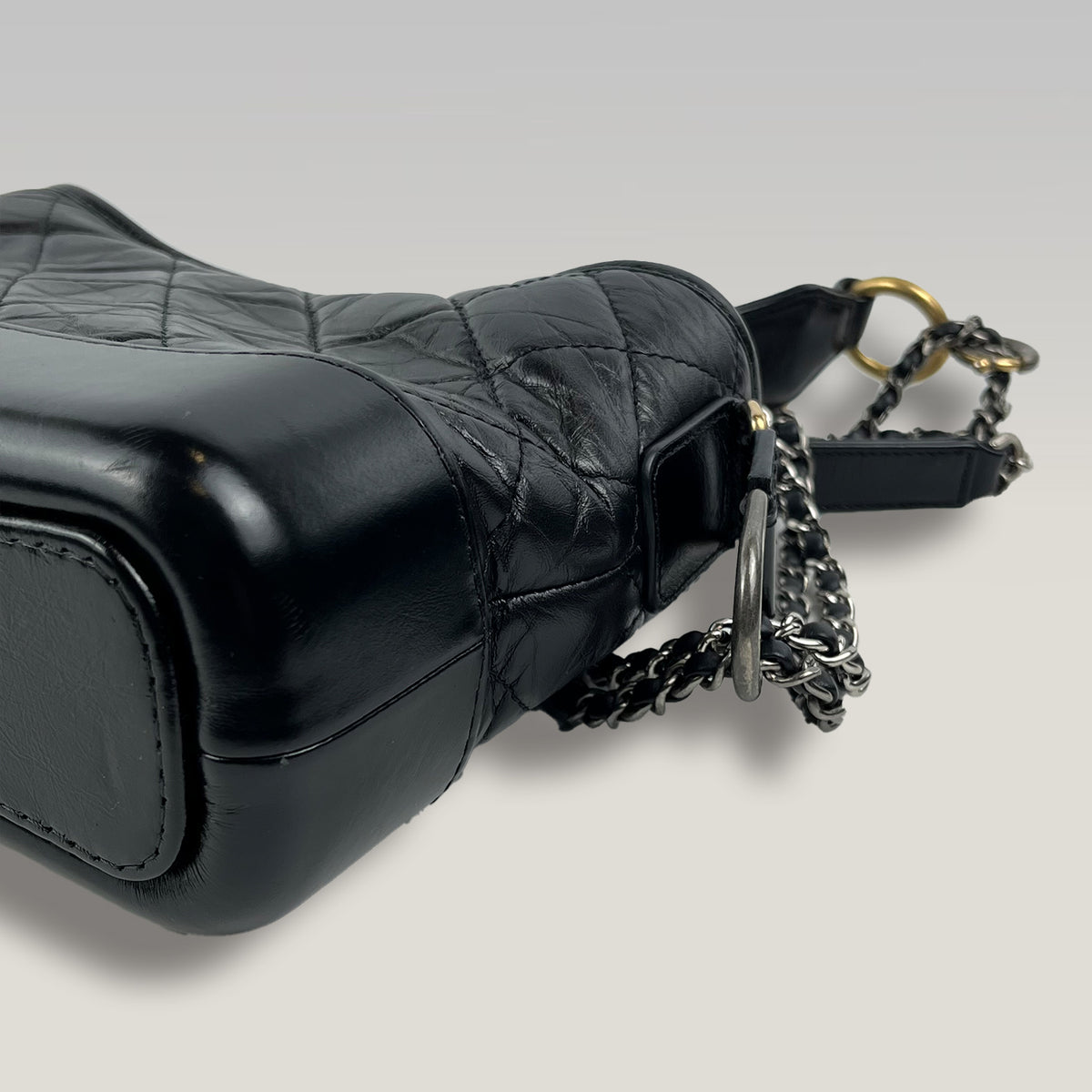 Chanel Gabrielle Hobo Bag Nera in Pelle di Vitello Trapuntata con Catena Bicolore Oro e Argento