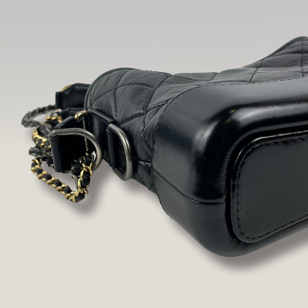Chanel Gabrielle Hobo Bag Nera in Pelle di Vitello Trapuntata con Catena Bicolore Oro e Argento