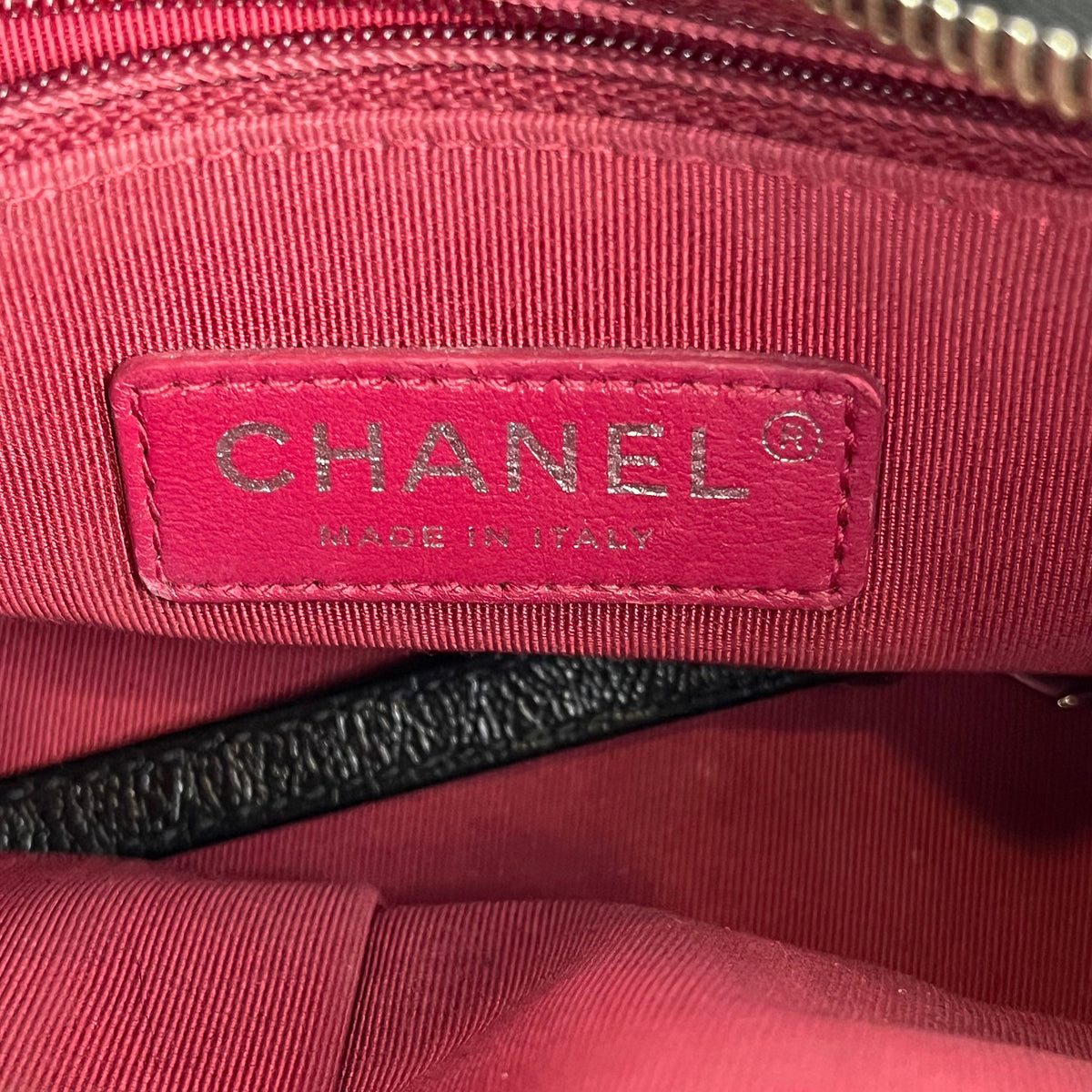 Chanel Gabrielle Hobo Bag Nera in Pelle di Vitello Trapuntata con Catena Bicolore Oro e Argento