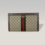 Gucci GG Supreme clutch con banda Web e catena