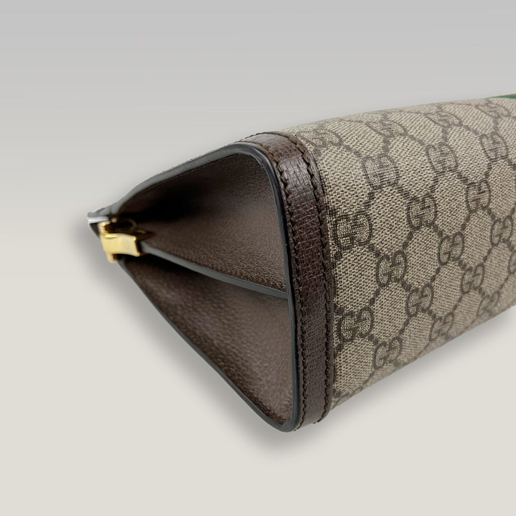 Gucci GG Supreme clutch con banda Web e catena