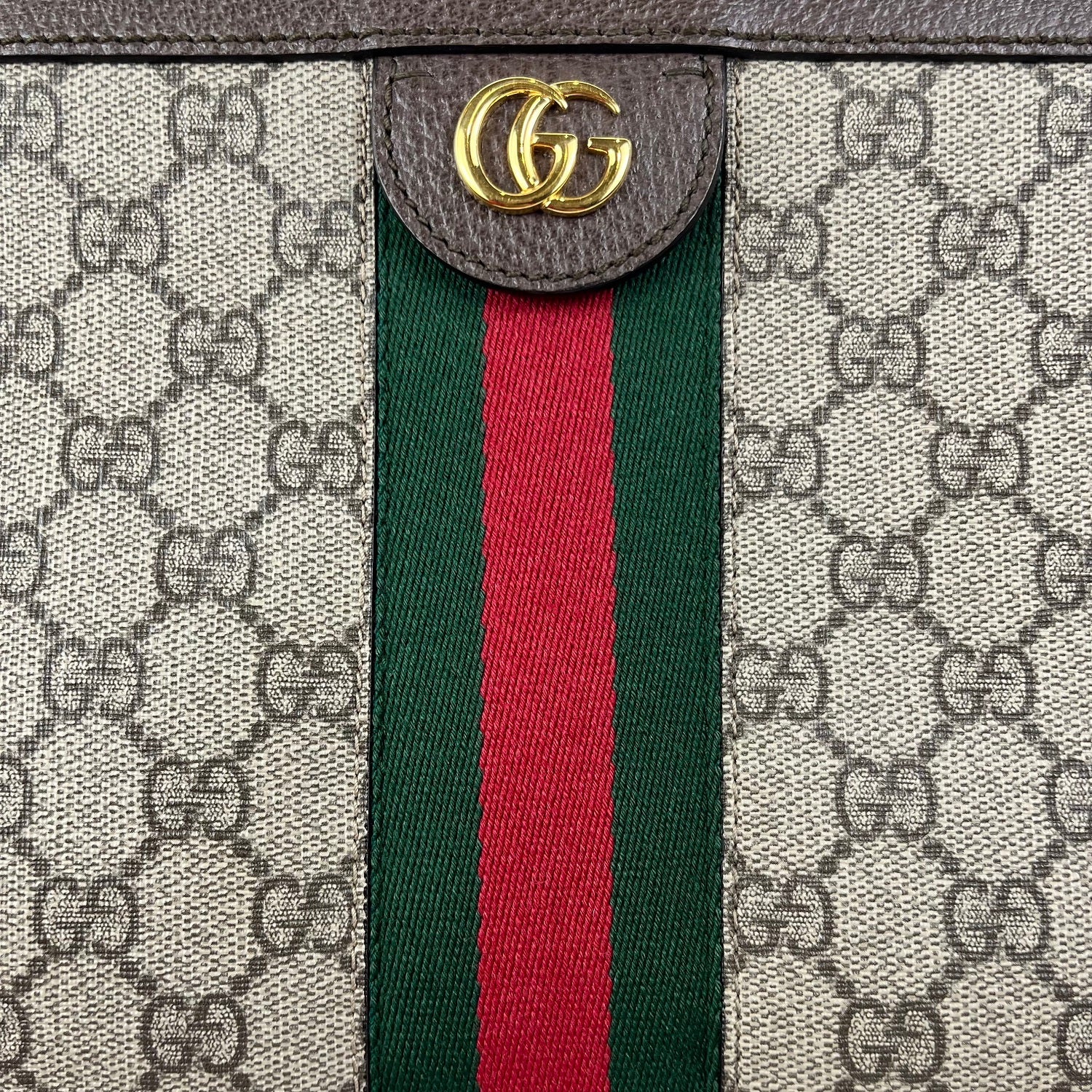 Gucci GG Supreme clutch con banda Web e catena