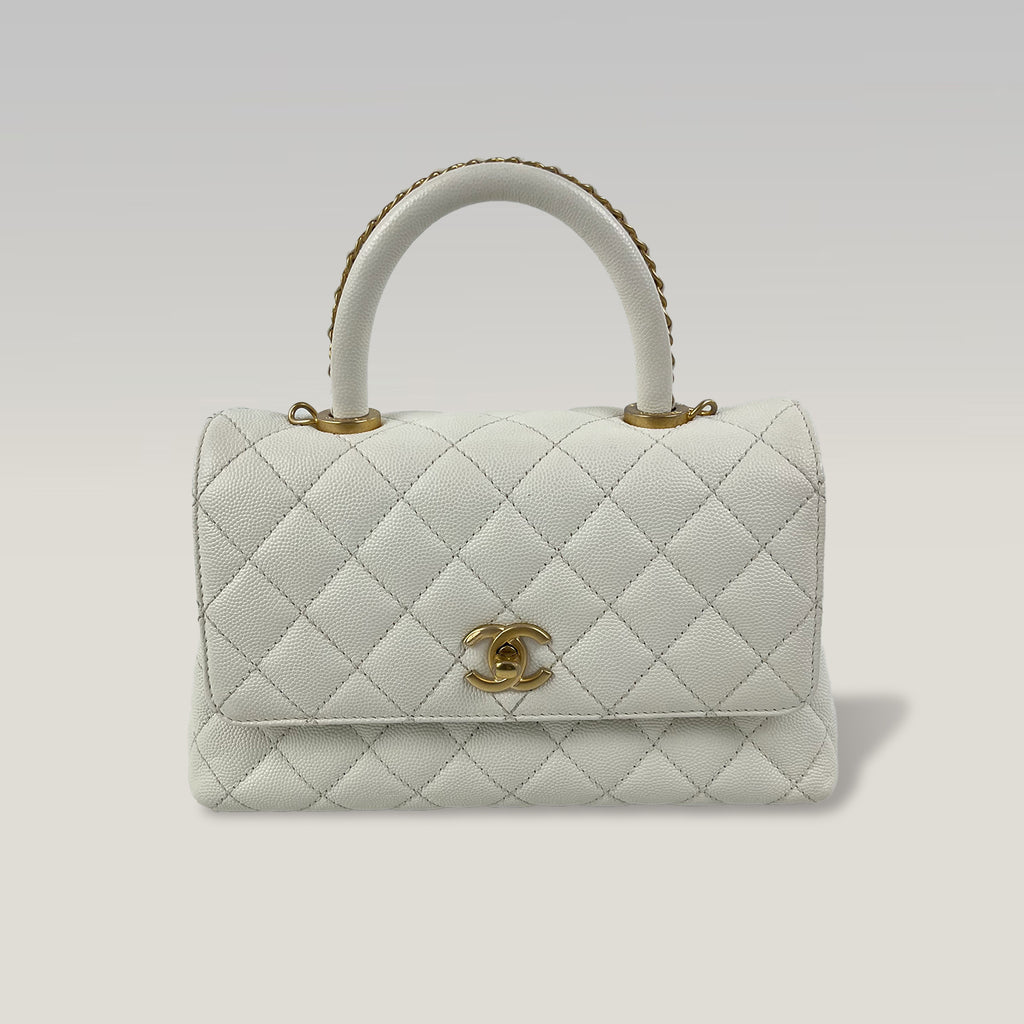 Chanel Coco Handle Piccola in Pelle Caviar Bianca Perlata Trapuntata con Hardware Dorato – Borsa a Mano e a Tracolla