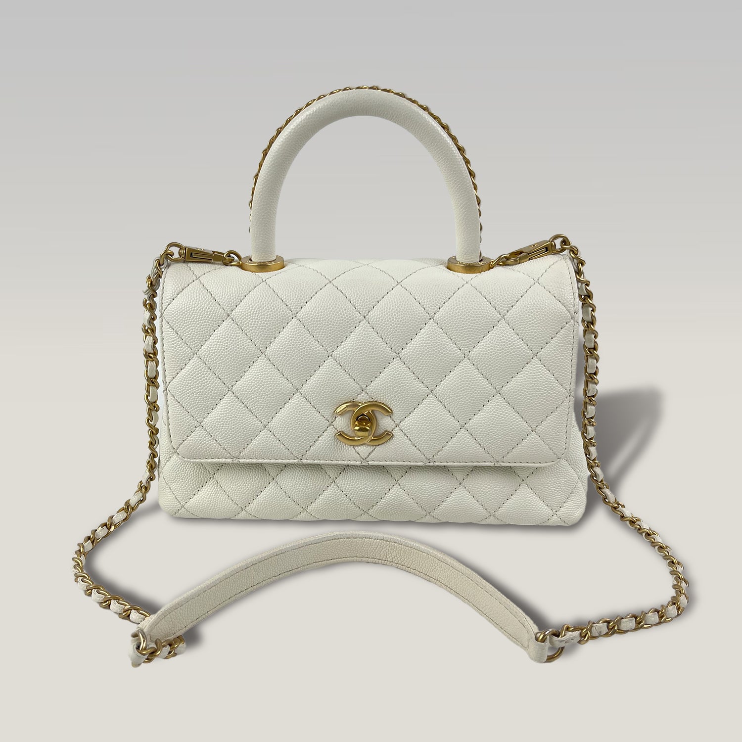 Chanel Coco Handle Piccola in Pelle Caviar Bianca Perlata Trapuntata con Hardware Dorato – Borsa a Mano e a Tracolla
