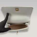 Chanel Coco Handle Piccola in Pelle Caviar Bianca Perlata Trapuntata con Hardware Dorato – Borsa a Mano e a Tracolla