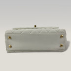 Chanel Coco Handle Piccola in Pelle Caviar Bianca Perlata Trapuntata con Hardware Dorato – Borsa a Mano e a Tracolla