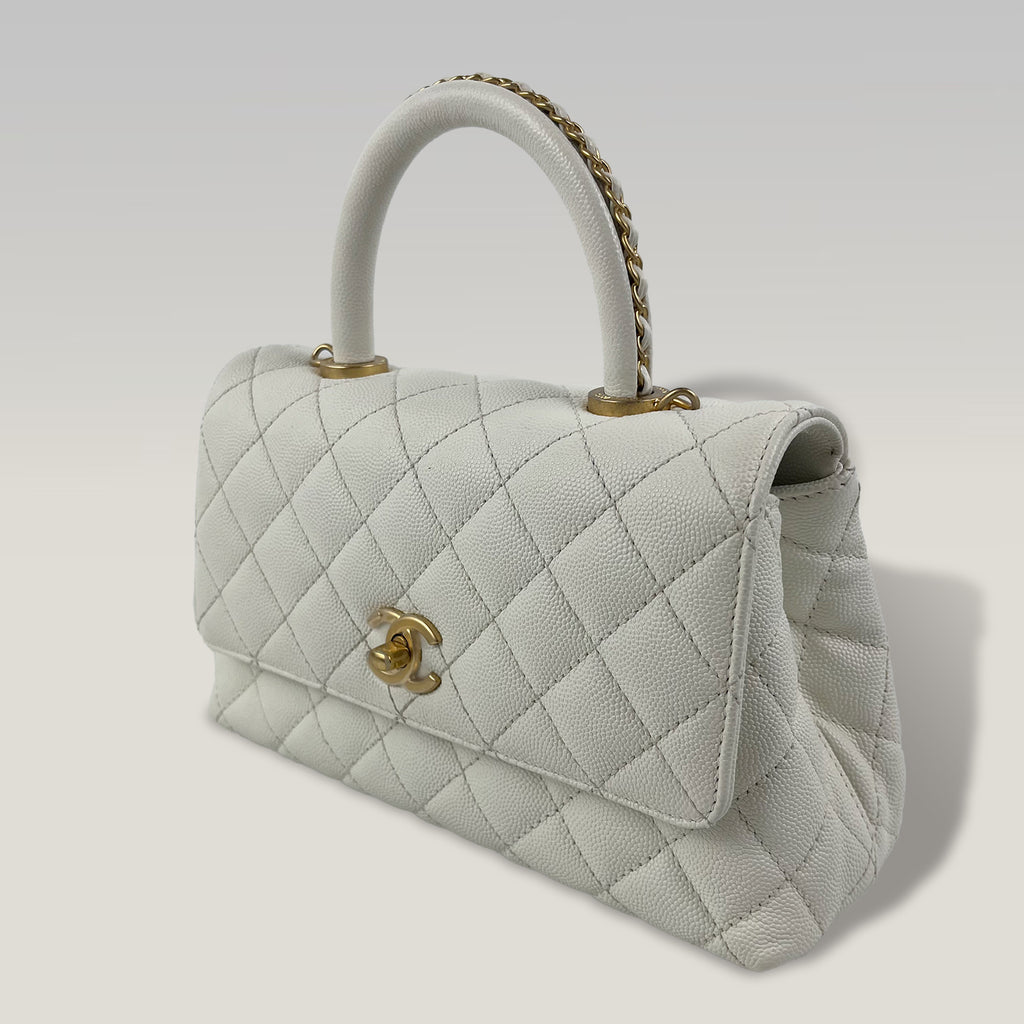 Chanel Coco Handle Piccola in Pelle Caviar Bianca Perlata Trapuntata con Hardware Dorato – Borsa a Mano e a Tracolla