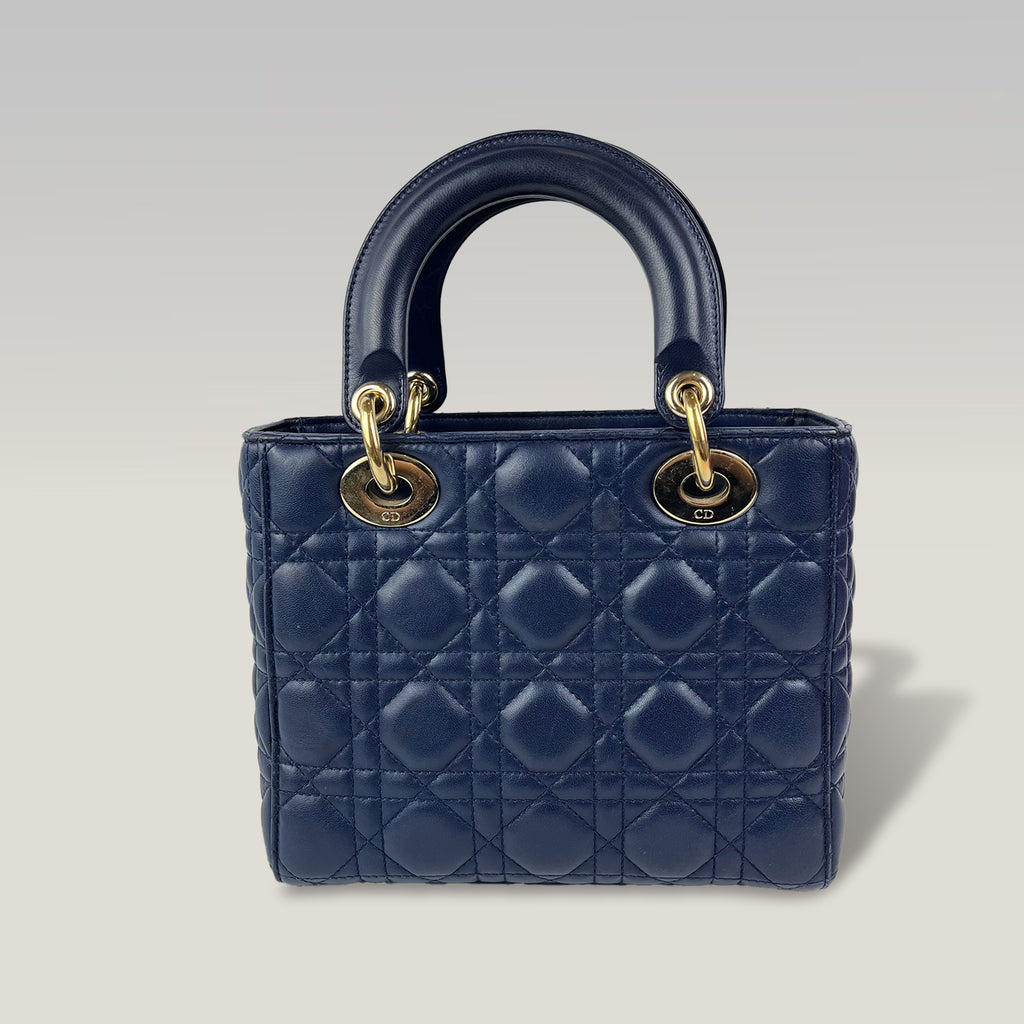 Dior Lady Dior Small Blu Scuro in Pelle Cannage con Charm D.I.O.R.