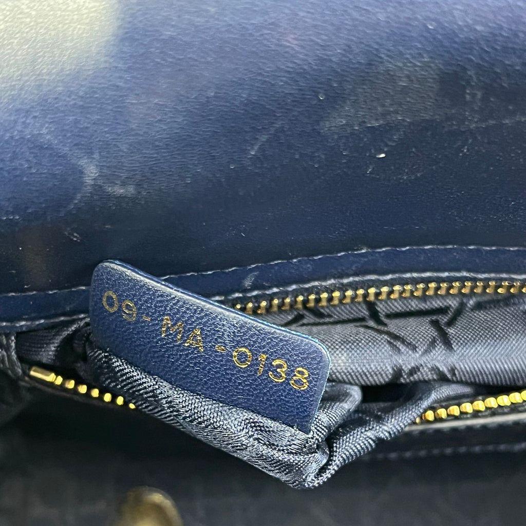 Dior Lady Dior Small Blu Scuro in Pelle Cannage con Charm D.I.O.R.