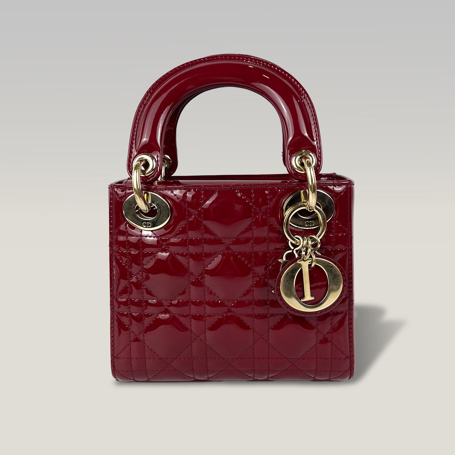 Dior Lady Dior Mini in Vernice Rosso Ciliegia con Hardware Dorato