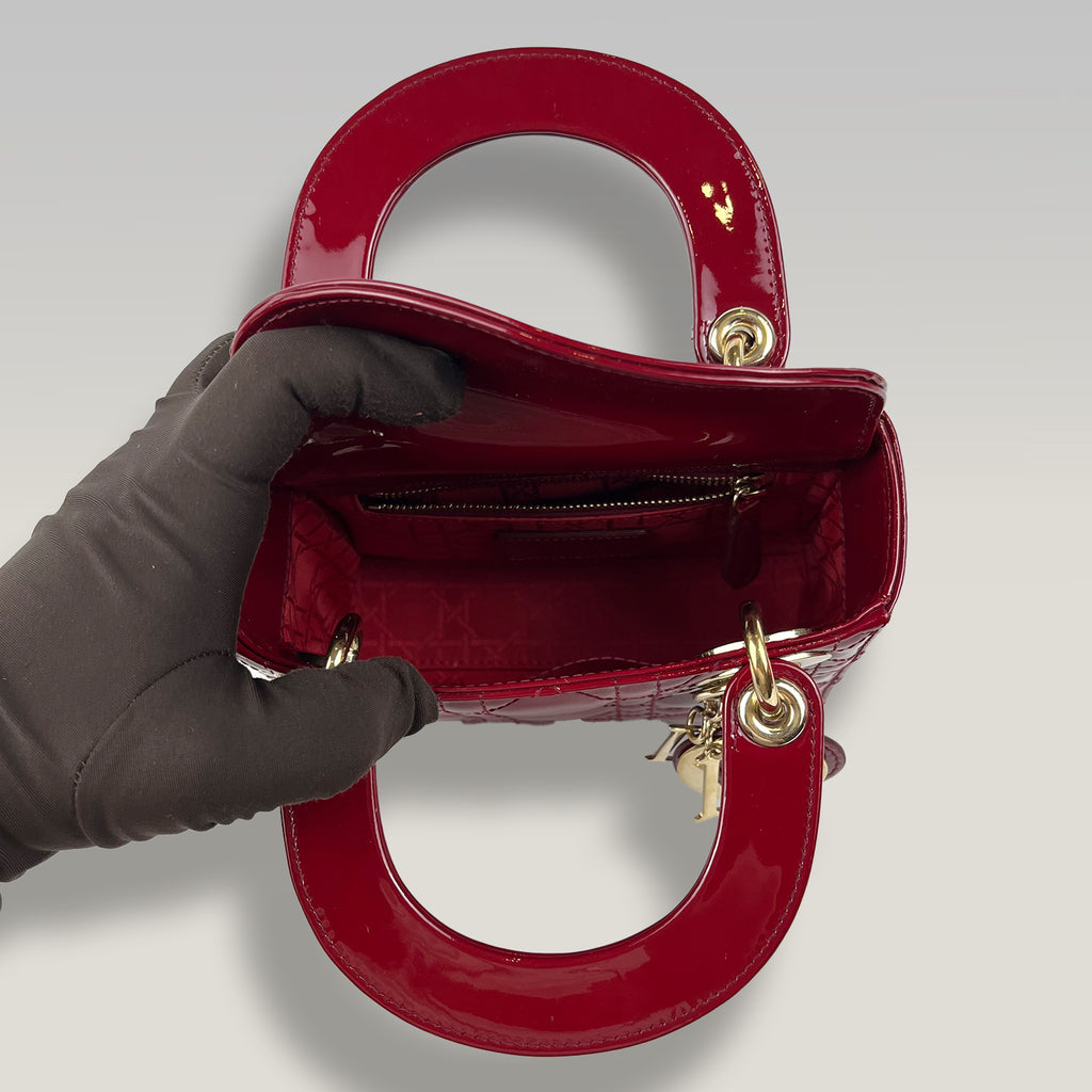 Dior Lady Dior Mini in Vernice Rosso Ciliegia con Hardware Dorato