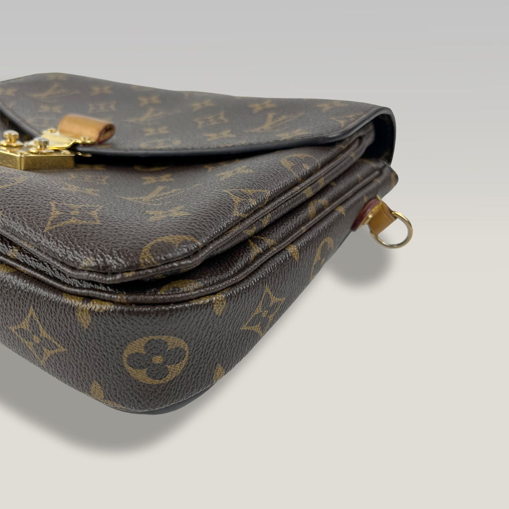 Louis Vuitton Pochette Métis Monogram Canvas Shoulder Bag