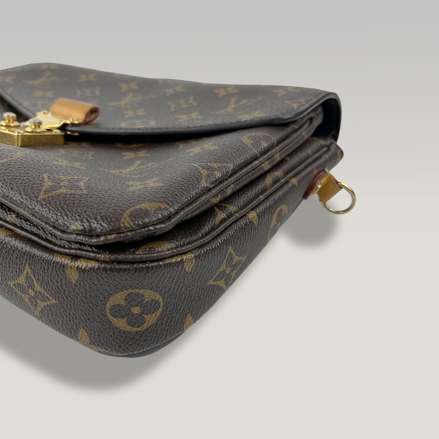 Louis Vuitton Pochette Métis Monogram Canvas Shoulder Bag