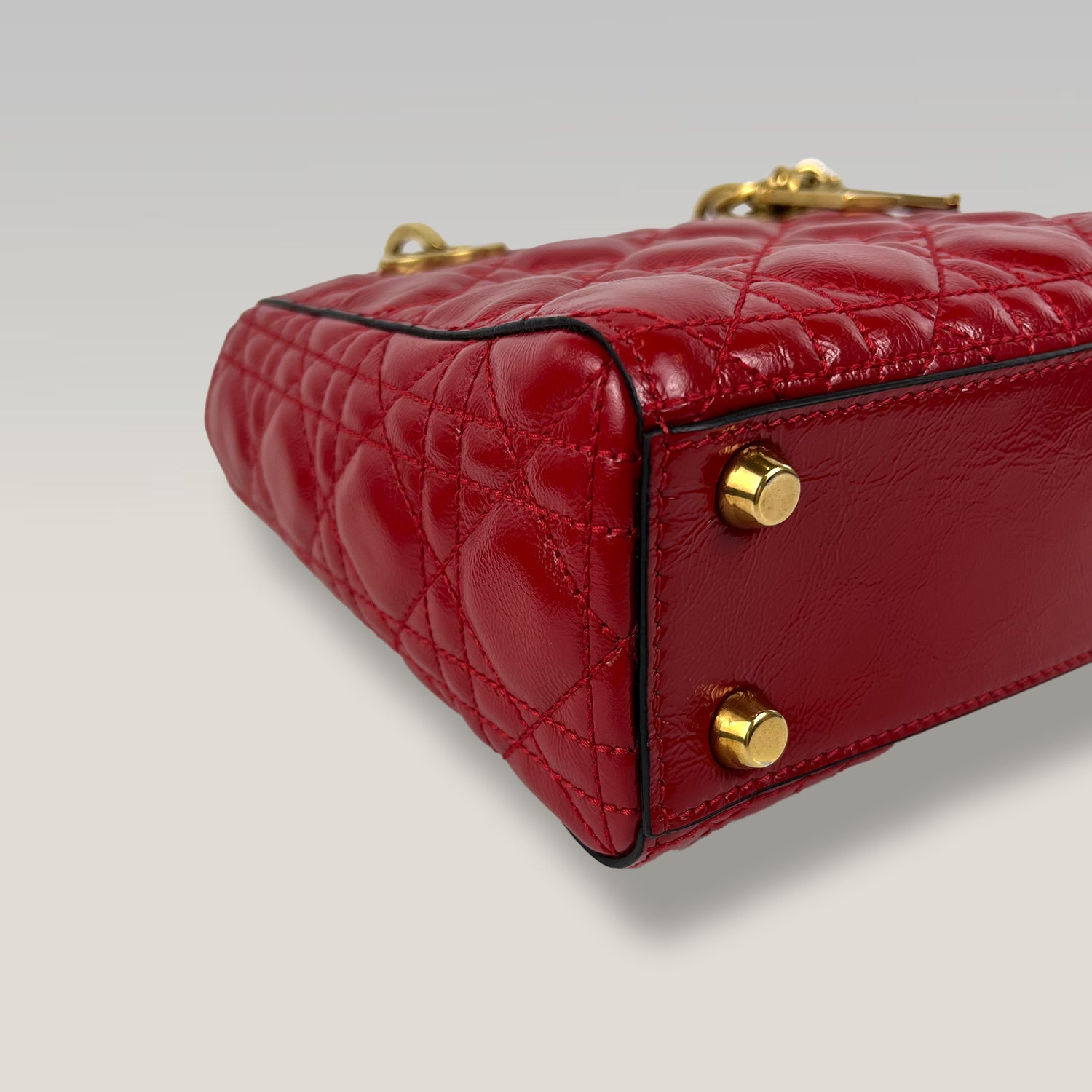 Dior Lady Dior Mini in Pelle Cannage Rossa con Hardware Dorato e Tracolla