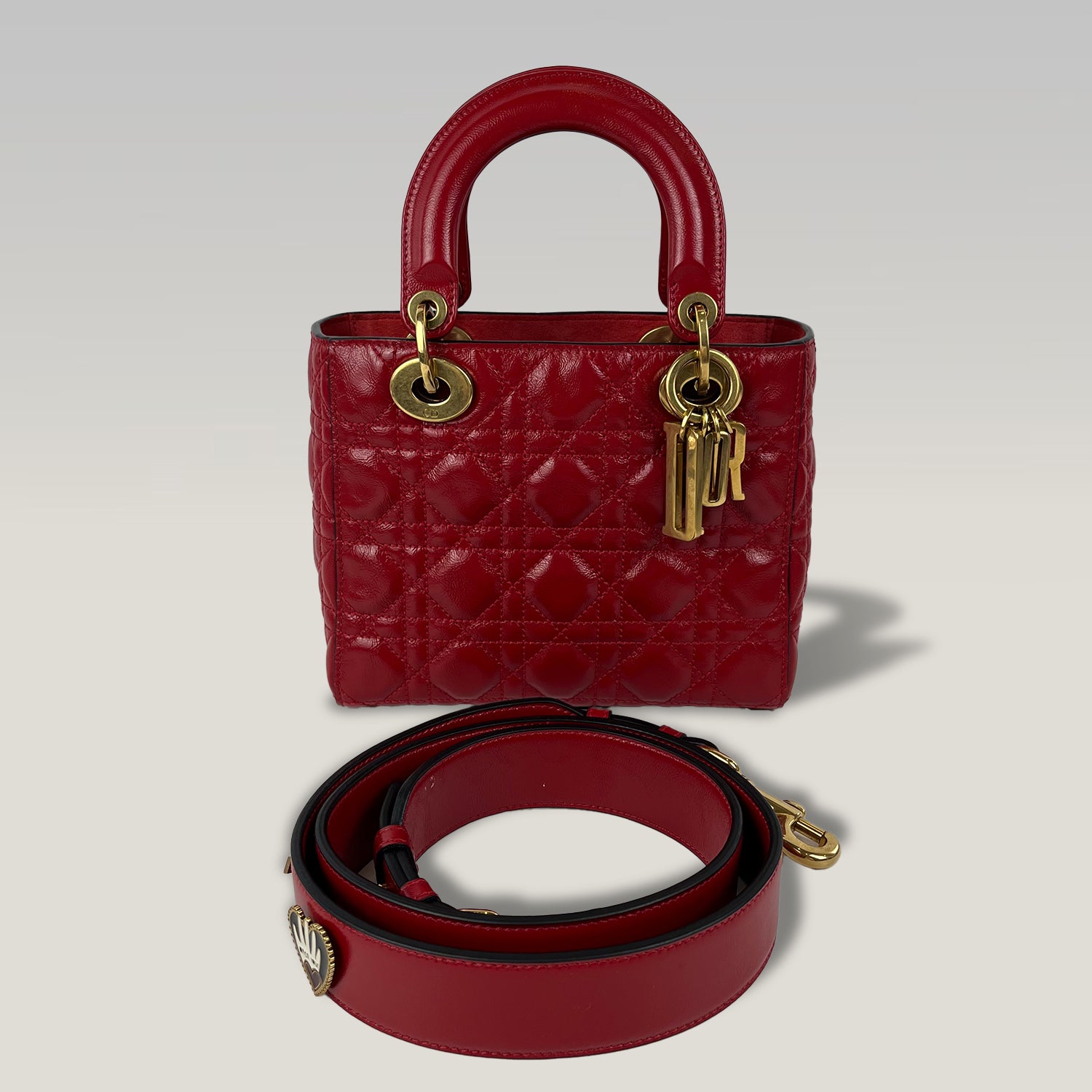 Dior Lady Dior Mini in Pelle Cannage Rossa con Hardware Dorato e Tracolla