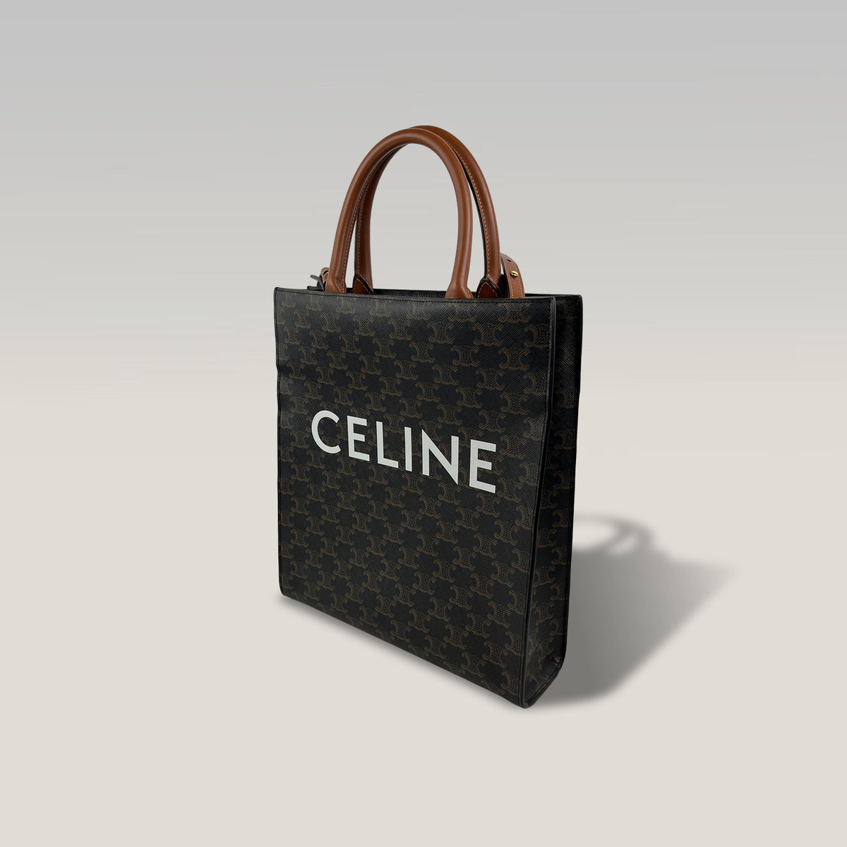 Celine Cabas Vertical Tote Bag Vintage in Tela Triomphe Marrone con Logo Bianco e Manici in Pelle