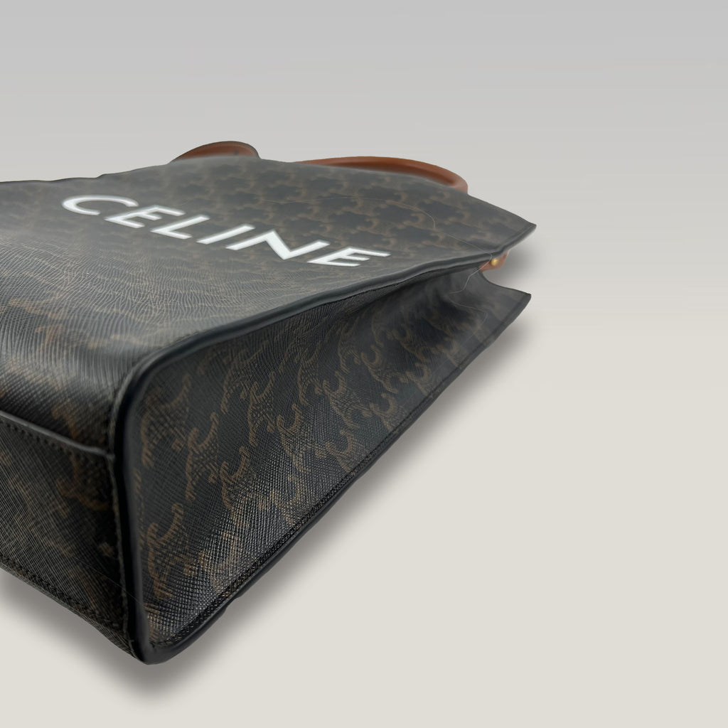 Celine Cabas Vertical Tote Bag Vintage in Tela Triomphe Marrone con Logo Bianco e Manici in Pelle