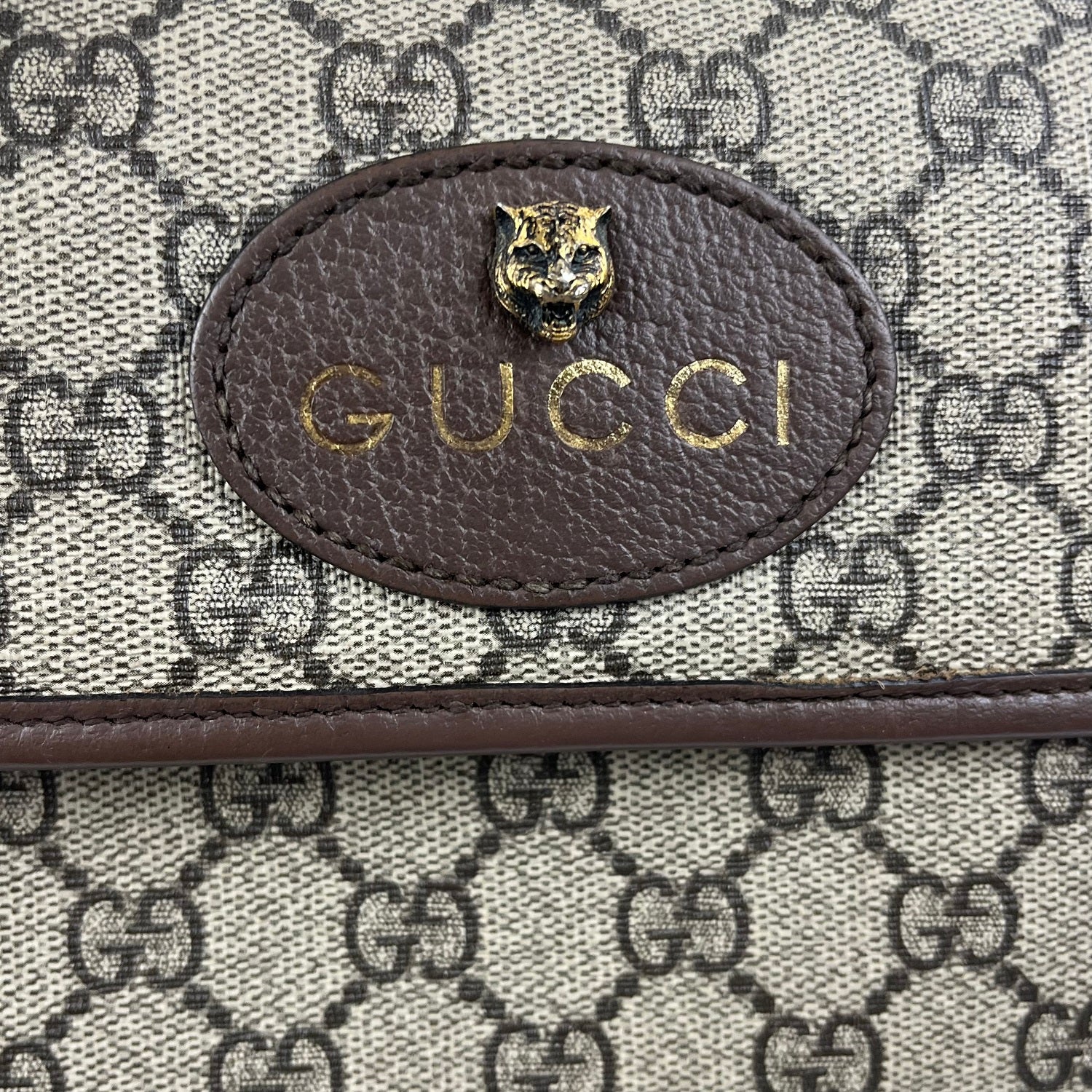 Gucci GG Supreme borsa con testa di tigre e tracolla Web