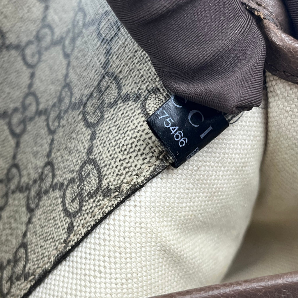 Gucci GG Supreme borsa con testa di tigre e tracolla Web