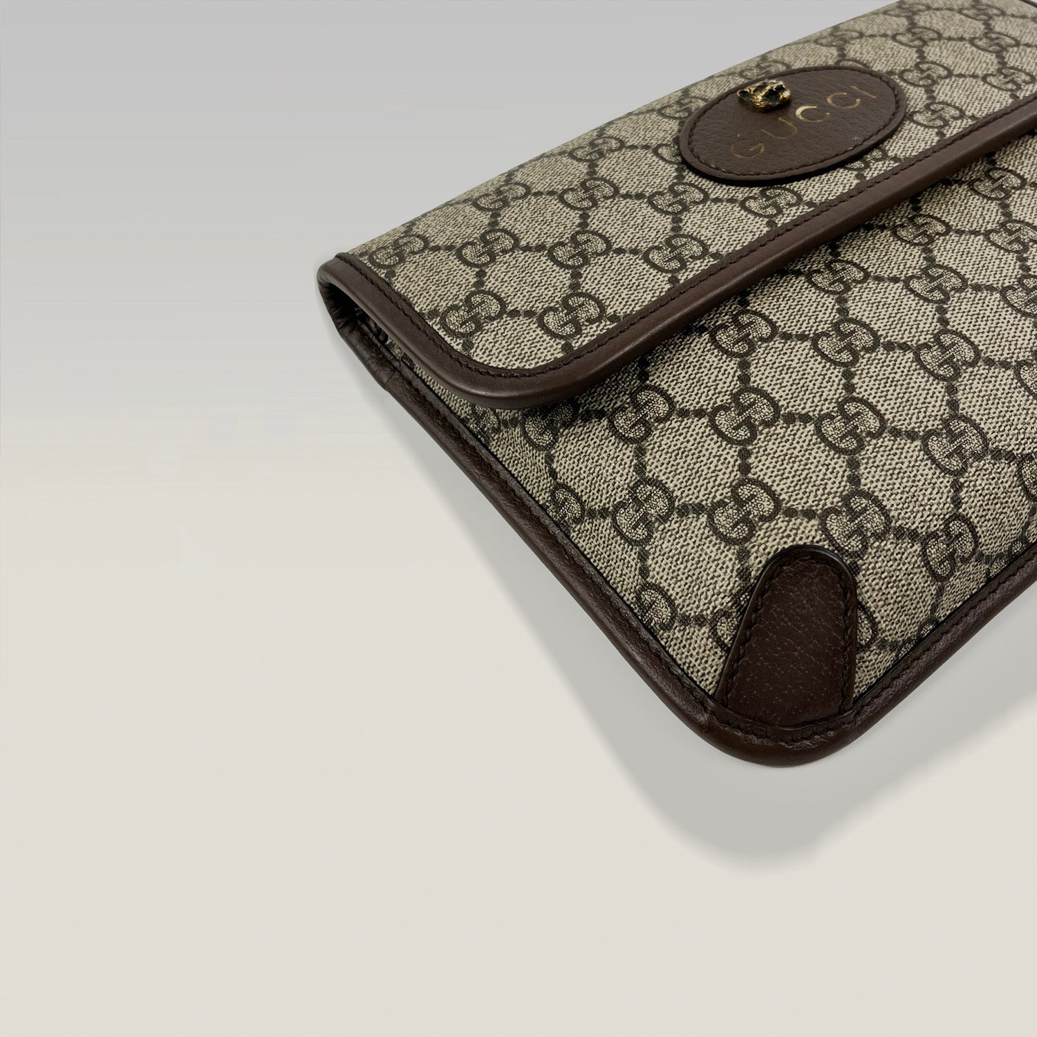 Gucci GG Supreme borsa con testa di tigre e tracolla Web