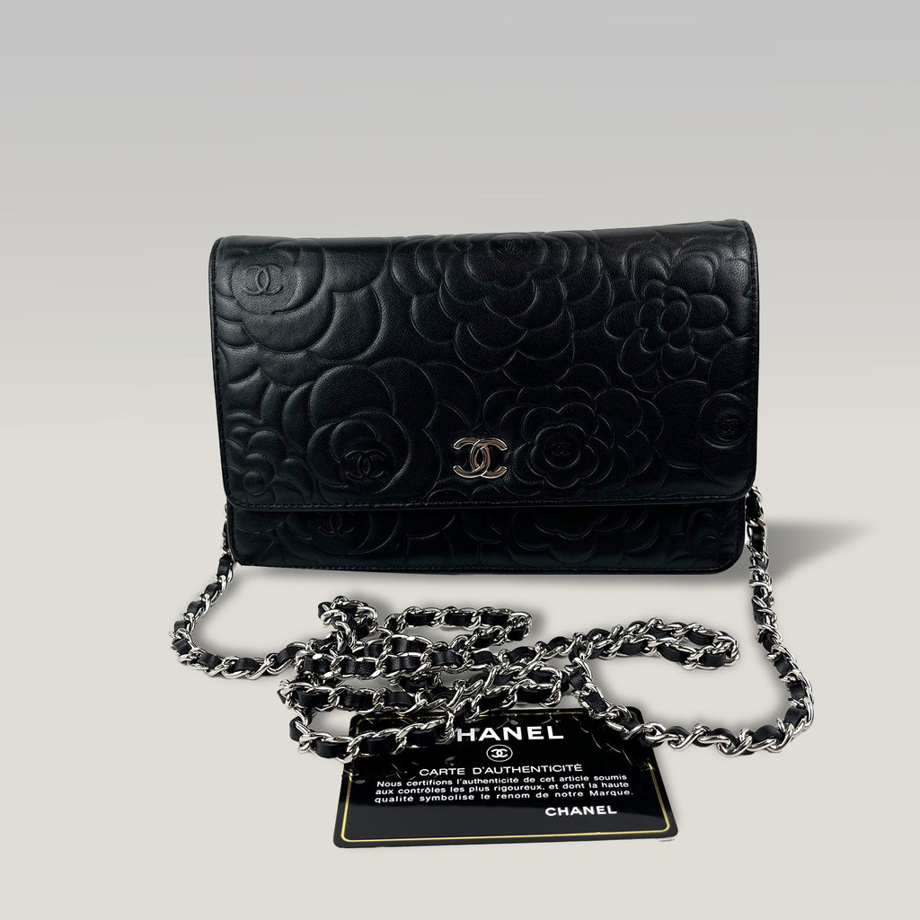 Chanel WOC Camellia Nera in Pelle di Agnello con Catena Argentata e Carta di Autenticità – Vintage