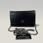 Chanel WOC Camellia Nera in Pelle di Agnello con Catena Argentata e Carta di Autenticità – Vintage